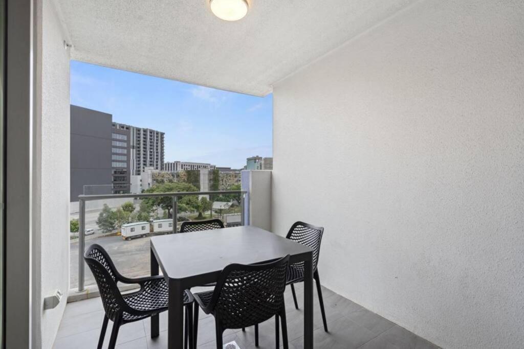 Lovely 2- Bedroom Rental Unit With Free Parking Brisbane Exterior photo